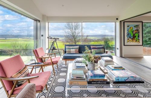 Eaton Mascott House | 1 Little Broomcroft