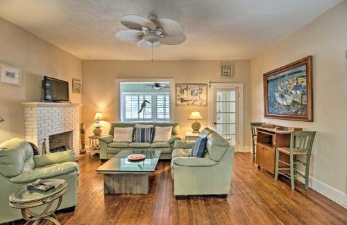 Lake Worth House | 1 Mi to Beach Lake Worth Abode with Outdoor Oasis!
