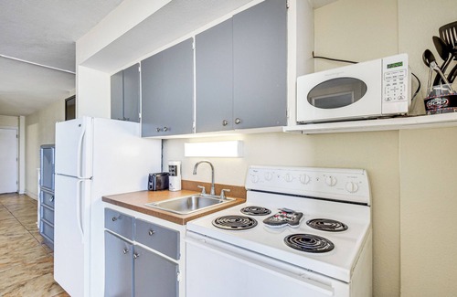 Bostwick Park Apartment | 1 Mi to Boardwalk: Oceanfront Daytona Beach Condo