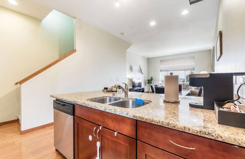 Hilltop Apartment | <1 mi to Dome | 3BD 2.5BA | Townhouse | Garage -24