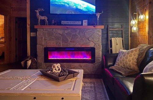 Sevierville House | 1 Mi to Douglas Lake Blissful Escape with Hot Tub!