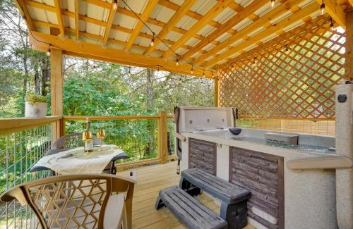 Sevierville House | 1 Mi to Douglas Lake Blissful Escape with Hot Tub!