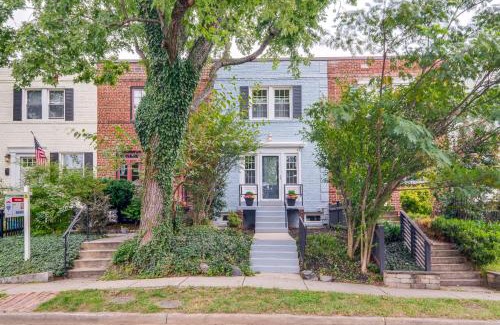 Potomac West House | 1 Mi to Old Town Alexandria Townhome with Patio