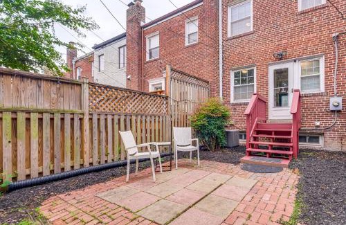 Potomac West House | 1 Mi to Old Town Alexandria Townhome with Patio