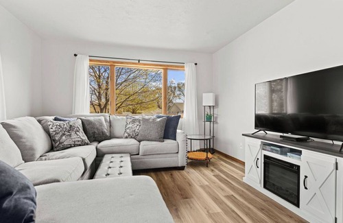 Oshkosh Apartment | 1 Mile From EAA