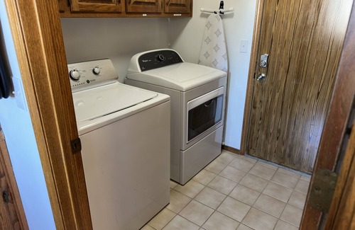 Bolivar House | 1 Mile Walk to SBU! Convenience and comfort meet!