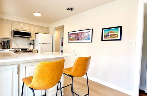 Green Bay House | 1 min -> Lambeau & Resch 🏈 Rooftop Patio w/Fire Table 🔥 Entertainment Garage 🎉