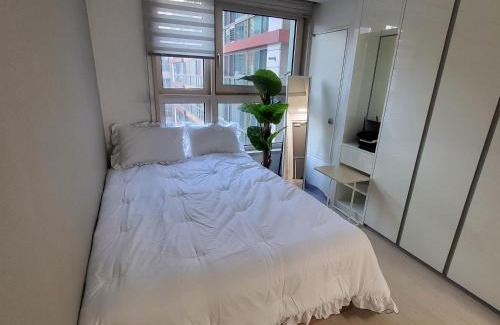 Seocho-dong Apartment | 1 min to Sinnonhyeon Cute and Cozy House# Netflix