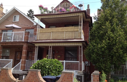 Brockton Village House | 1 min to Subway Toronto Downtown - Charming Cozy welcoming 1 bedroom Apatrment
