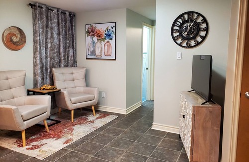 Brockton Village House | 1 min to Subway Toronto Downtown - Charming Cozy welcoming 1 bedroom Apatrment