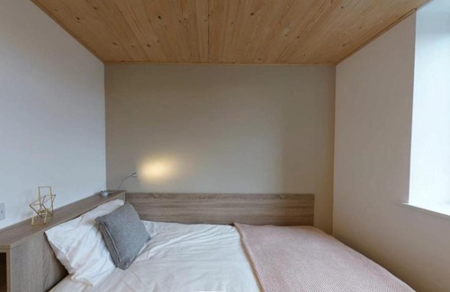 Lancaster House | 1 Night Free Comfortable Rooms in Lancaster for STUDENTS ONLY - SK