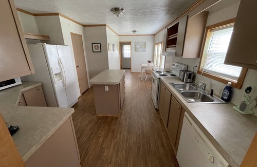 Deep Gap House | ① Pets OK ② 55" HDTV ③ 5min to Blue Rid ③ Fire Pit
