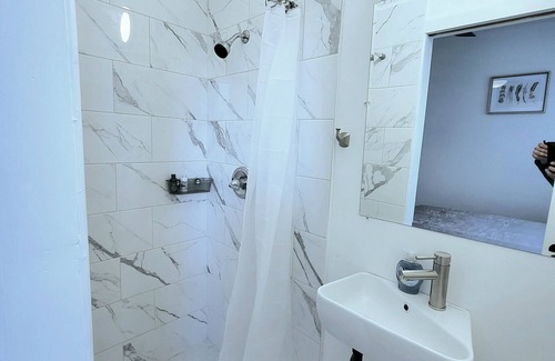 West Colfax House | 1 private bedroom+ bathnsuper fast internet, txt2