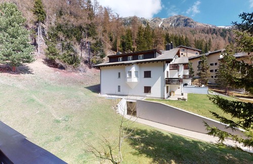 Surlej Apartment | 1-room apartment on the first floor, 40 m2, quiet and sunny southern exposure.