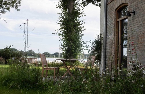 Ulsnis Apartment | 1 room apartment with Schlei view directly on the water