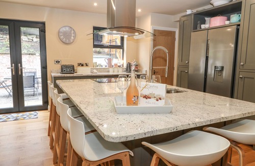 Lothersdale Cottage | 1 STANSFIELD MEWS, pet friendly, luxury holiday cottage in Cononley