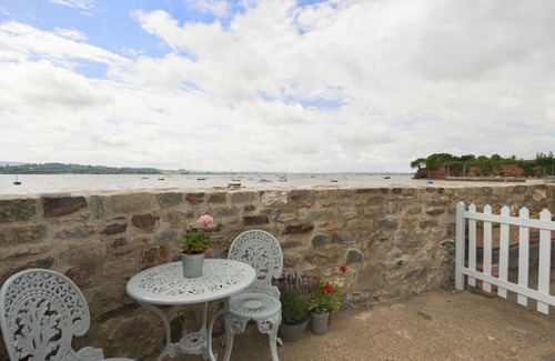 Lympstone Cottage | 1 THE QUAY, pet friendly, luxury holiday cottage in Lympstone
