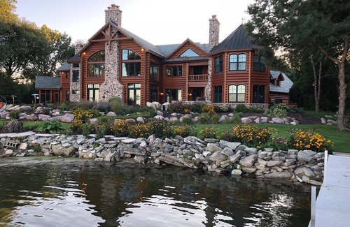 Suamico House | 10,000 sq ft Log Home on the Bay of Green Bay - only 15 minutes to Lambeau Field