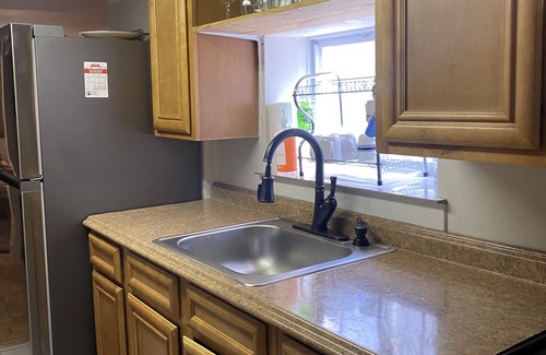 Franklin Park Apartment | 10-15 MIN FROM O'HARE CHICAGO-LOVELY 3BEDROOMS GARDEN APARTMENT