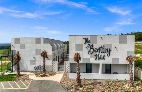 Johnson City House | 10-Coco Chanel-2nd Floor-Pool View