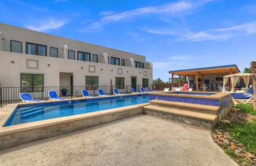 Johnson City House | 10-Coco Chanel-2nd Floor-Pool View