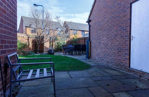 Milton Keynes House | 10 Guests - 5 Bedrooms - Free Parking - Lux House