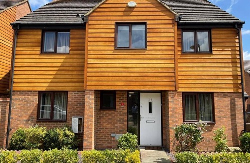 Milton Keynes House | 10 Guests - 5 Bedrooms - Free Parking - Lux House