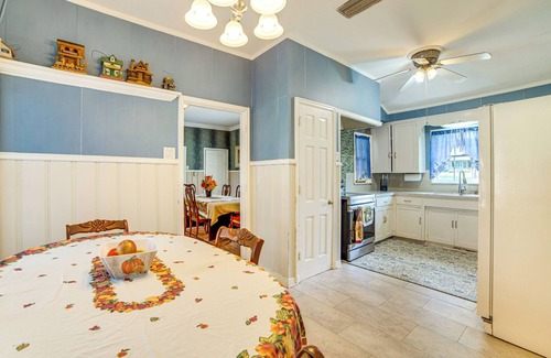 Flint House | 10 Mi to Lake Palestine: South Tyler Location!