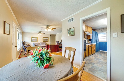 Flint House | 10 Mi to Lake Palestine: South Tyler Location!