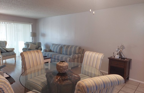 Orlando Condo | 10 min from MCO, airport, 15 min to Disney! Enjoy golf, pickleball, gated condo