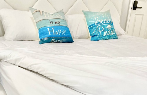 Tarpon River House | 10 Min to Las Olas Beach: Central Luxury 2 Bedroom House for a Romantic Getaway!