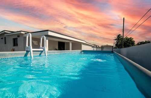Coral Terrace House | 10 Min to Miami Beach 6-BR Oasis Pool & BBQ