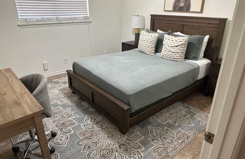 Leon Valley House | 10 Min to Sea World & Lackland, Pets OK, Sleeps 12