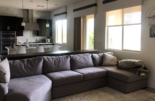 Enterprise House | 10 min to strip! Sleeps 14, 5bd/3ba 3k sq ft