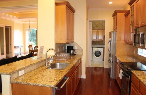 Rivendell House | 10 mins from Nokomis Beach, quite and safe, easy access to great restaurants