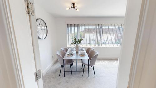 Liverpool Apartment | 10 Mins To Airport Movie-ready Wm Parking