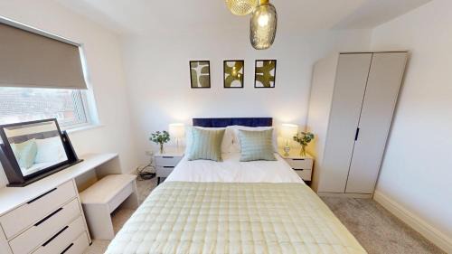 Liverpool Apartment | 10 Mins To Airport Movie-ready Wm Parking