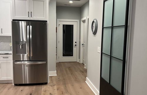 Lupton City House | 10 mins to Downtown Lux House, Hot Tub, Pet Friendly, Fenced Back Yard