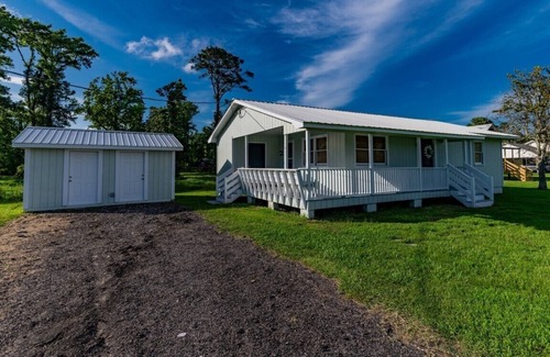 Wanchese Cottage | 10 Minutes to Manteo and 10 minutes to the beaches of Nags Head!