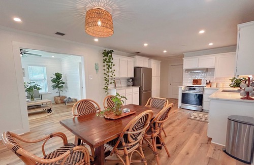Portland House | 10 minutes to the Texas State Aquarium & Hurricane Alley Waterpark!