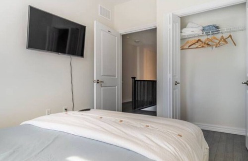 Niagara Falls House | 10 munities to Niagara falls in Ontario Canada, beautiful new home.