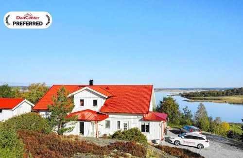 Klovedal House | 10 person holiday home in KLÖVEDAL