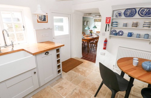 Pembroke House | 10 WESTGATE HILL, family friendly, with open fire in Pembroke