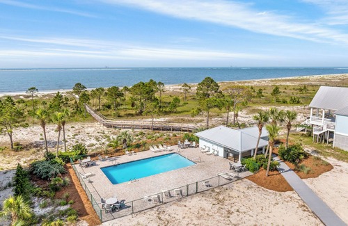 Dauphin Island House | 100+ 5-STAR Reviews: Family Home 5 Min. Walk to Beach Neighborhood Pool & Tennis