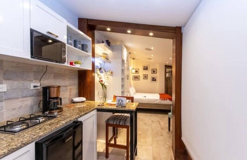 Urdesa Condo | 100- Prague Apts 2 pax Consulate USA *Parking*
