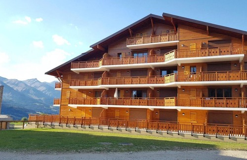 La Joue du Loup Apartment | 100m from ski slopes, Ground floor, terrace, balcony, parking, tv, 31m², La Joue du Loup