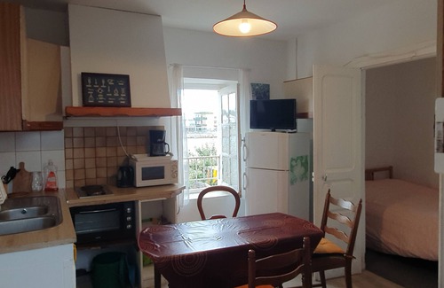 Le Grau-dʼAgde Apartment | 100m from the beach, apartment with river view, small garden for meals