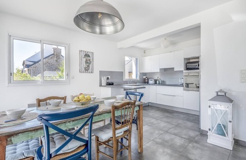 Baden Ski Chalet | 100m from the beach, house for 7, seaview