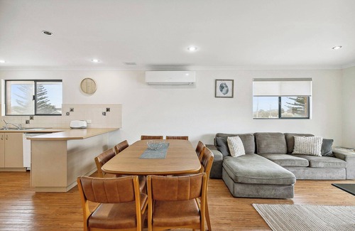 Ledge Point House | 100m to the beach