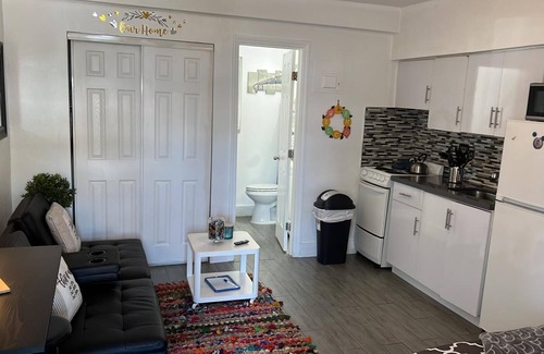 Parkside Apartment | 105 Cozy Budget Studio Fully Equipped at Hollywood